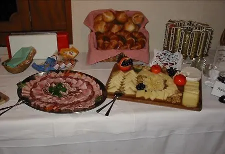 Kreuz Szálloda 2*